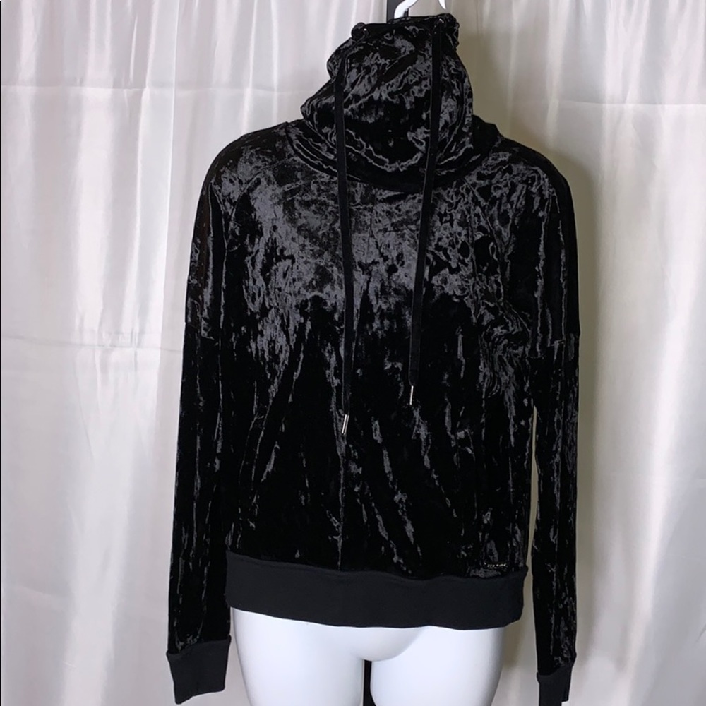 Betsey Johnson performance velvet turtle neck Sz-S